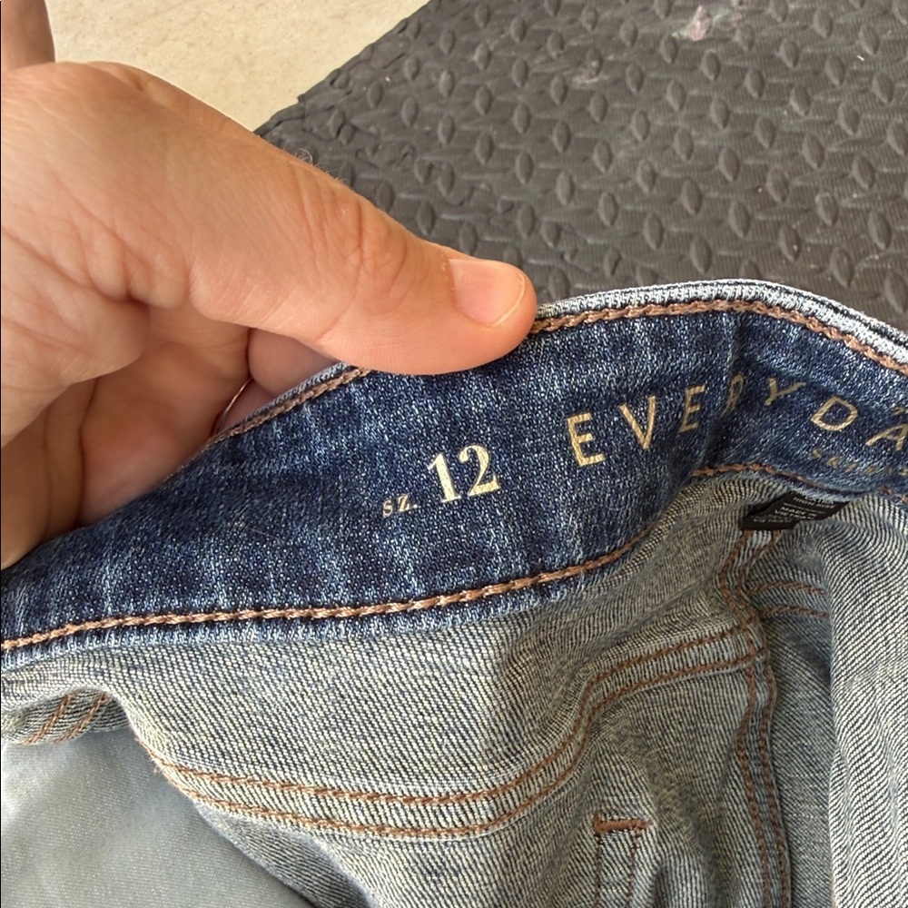 White House Black Market Women’s Skinny Jeans - Medium Blue Wash - Extra High Ri - Picture 3 of 5